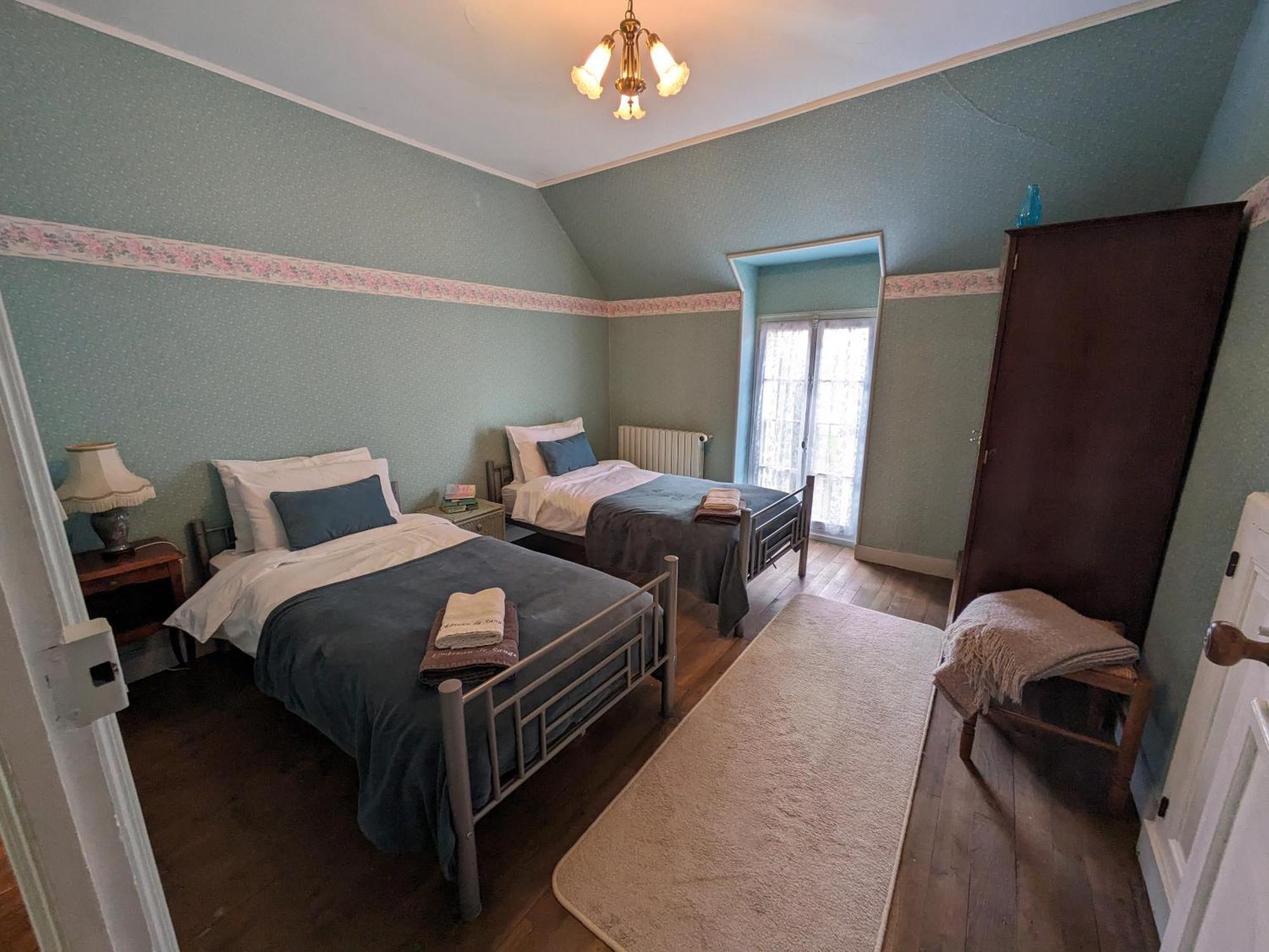 Chateau De Sauge Homestay Saivres