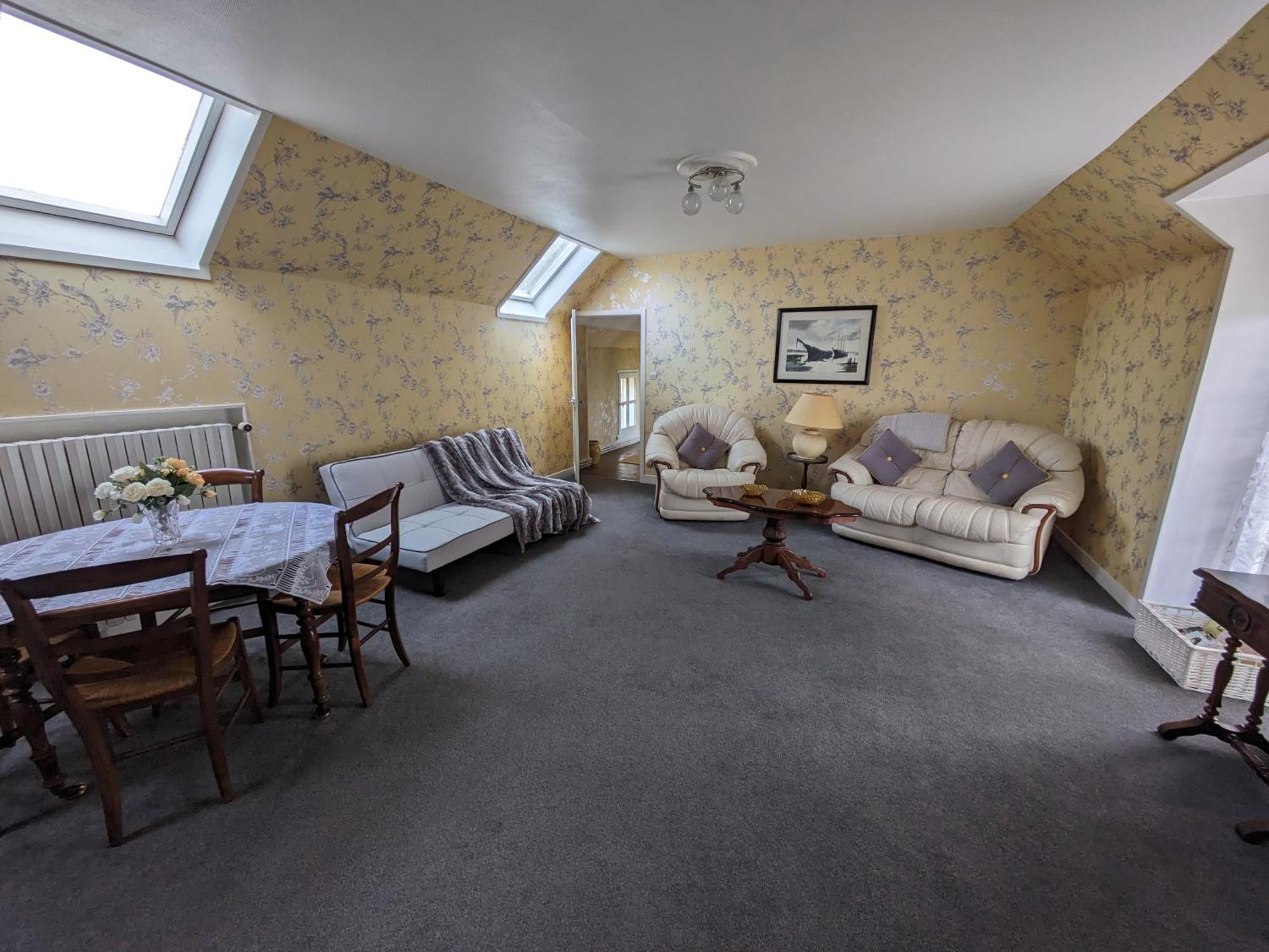Chateau De Sauge Homestay Saivres